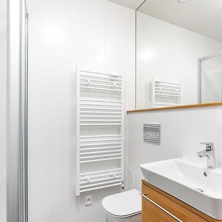 Modern Studio Near Airport And City Centre! براغ المظهر الخارجي الصورة